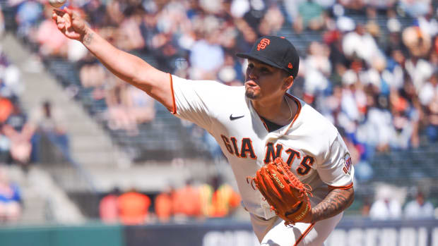SF Giants reliever Mauricio Llovera throws a pitch. (2022)